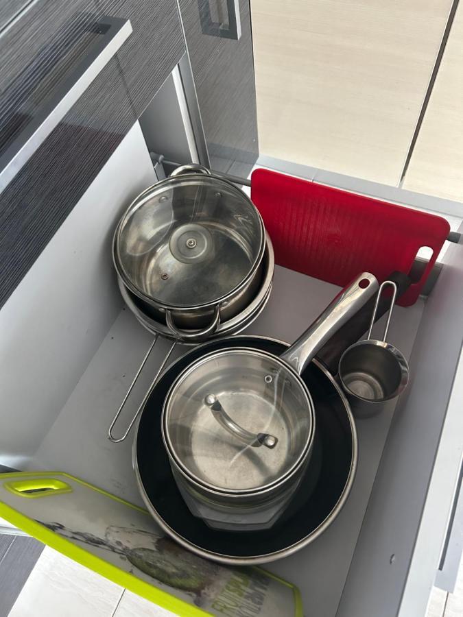 Нова Затишна Квартира Студіо Плюс Спальня Біля Метро Житомирська Киев Екстериор снимка